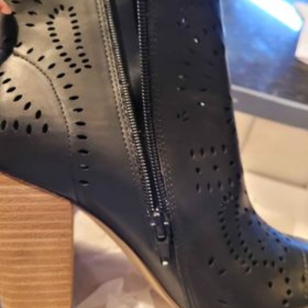 Leather boots size 6.5